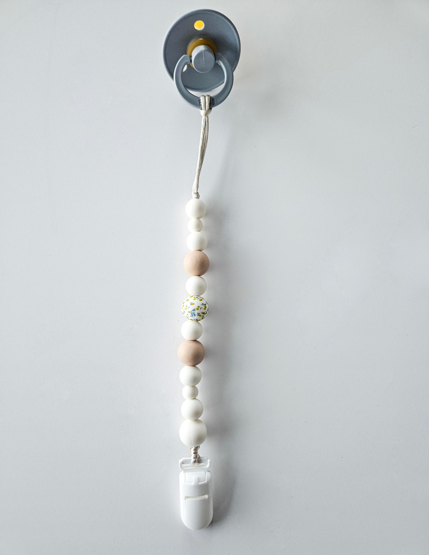 Attache-suce | Fleurs vintage, avoine et ivoire